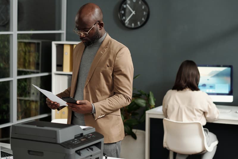 How to Choose Between Leasing and Buying a Copier